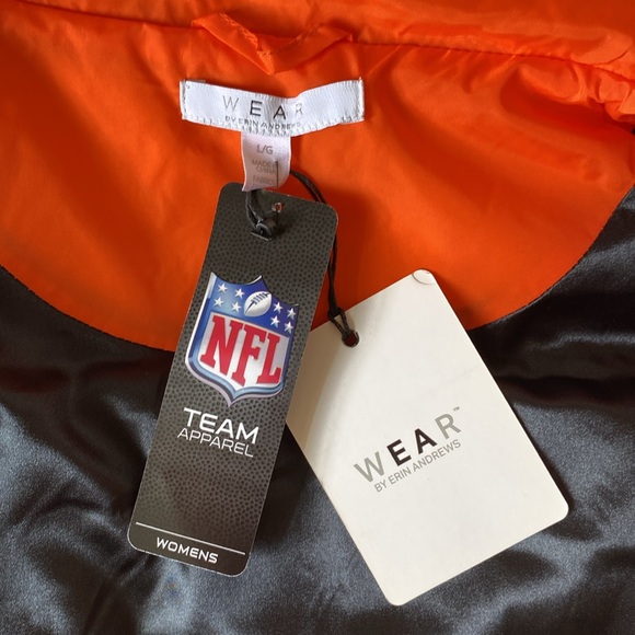 Chicago Bears Fan Package!! NWT puffer vest in L, foam hat, cap, shorts & more! - Picture 16 of 17